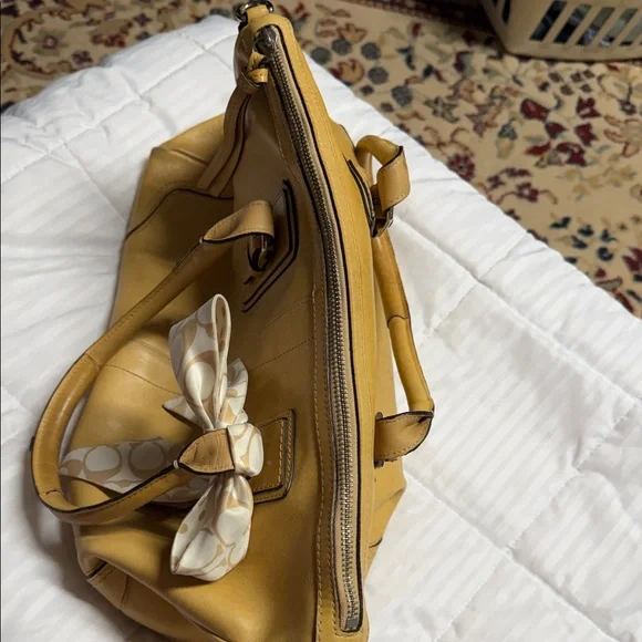 Coach Camel Leather Bag with Cream Scarf - Picture 7 of 13